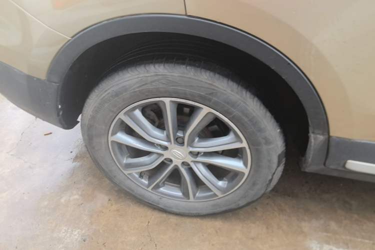 Used Geely Auto Emgrand X7 Sport 2018 1.8TD Automatic Two-Wheel Drive Smart Connect 4G Internet Edition Right Rear Wheel Hub