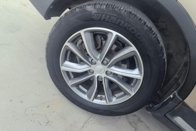 Used Geely Auto Emgrand X7 Sport 2018 1.8TD Automatic Two-Wheel Drive Smart 4G Connected Version Right Rear Wheel Hub