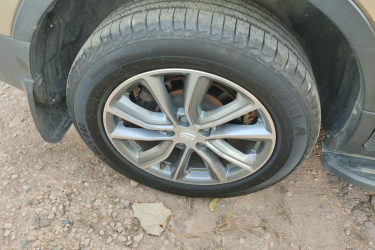 Used Geely Auto Emgrand X7 Sport 2018 1.8TD Automatic Two-Wheel Drive Smart Connect 4G Internet Edition Right Rear Wheel Hub