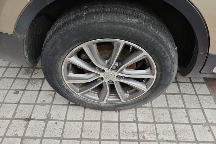 Used Geely Auto Emgrand X7 Sport 2018 1.8TD Automatic Two-Wheel Drive Smart 4G Connected Version Right Rear Wheel Hub