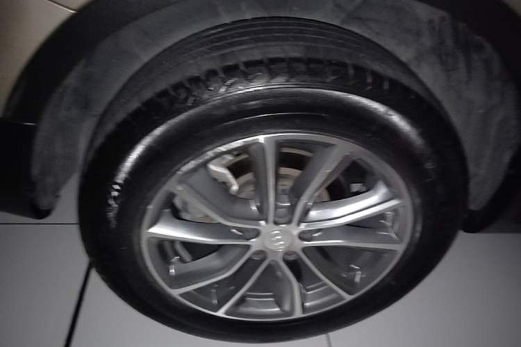 Used Geely Auto Emgrand X7 Sport 2018 1.8TD Automatic Two-Wheel Drive Zhiya Model Right Rear Wheel Hub