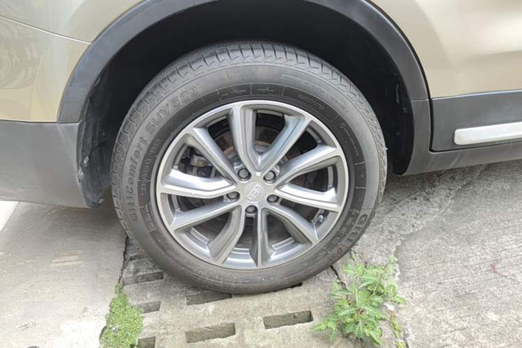 Used Geely Auto Emgrand X7 Sport 2018 1.8TD Automatic Two-Wheel Drive Smart Connect 4G Internet Edition Right Rear Wheel Hub