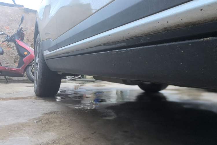 Used Geely Auto Emgrand X7 Sport 2018 1.8TD Automatic Two-Wheel Drive Smart Connect 4G Internet Edition Right Side Sill