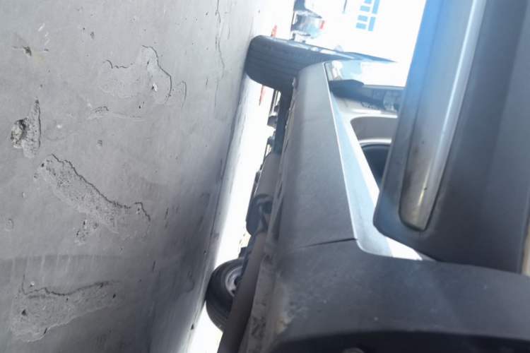 Used Geely Auto Emgrand X7 Sport 2018 1.8TD Automatic Two-Wheel Drive Smart 4G Connected Version Right Side Sill