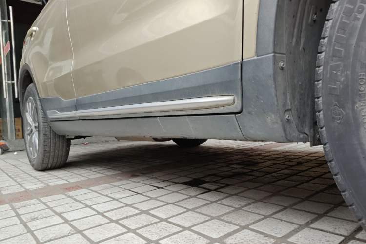 Used Geely Auto Emgrand X7 Sport 2018 1.8TD Automatic Two-Wheel Drive Smart 4G Connected Version Right Side Sill
