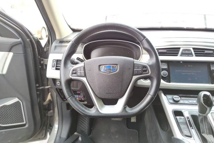Used Geely Auto Emgrand X7 Sport 2018 1.8TD Automatic Two-Wheel Drive Smart Connect 4G Internet Edition Steering Wheel