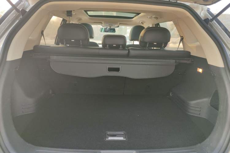 Used Geely Auto Emgrand X7 Sport 2018 1.8TD Automatic Two-Wheel Drive Smart Connect 4G Internet Edition Trunk
