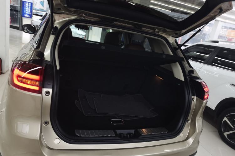 Used Geely Auto Emgrand X7 Sport 2018 1.8TD Automatic All-Wheel-Drive ZhiZun Model with 4G Connectivity Trunk