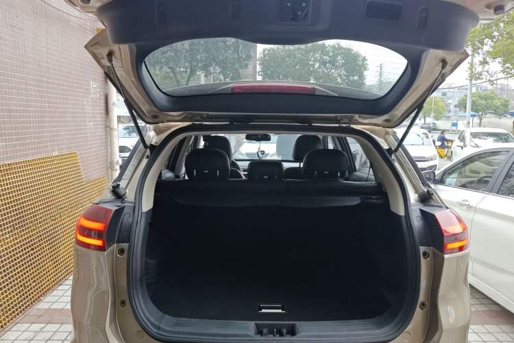 Used Geely Auto Emgrand X7 Sport 2018 1.8TD Automatic Two-Wheel Drive Smart 4G Connected Version Trunk