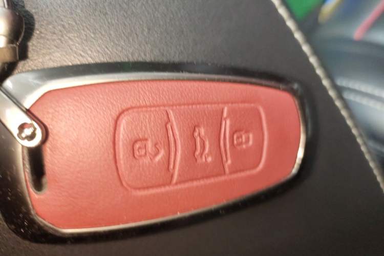 Used Geely Auto Emgrand X7 Sport 2018 1.8TD Automatic Two-Wheel Drive Smart Connect 4G Internet Edition Vehicle Key