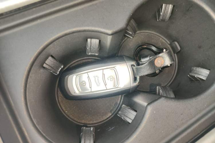 Used Geely Auto Emgrand X7 Sport 2018 1.8TD Automatic Two-Wheel Drive Smart Connect 4G Internet Edition Vehicle Key