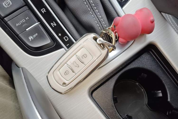 Used Geely Auto Emgrand X7 Sport 2018 1.8TD Automatic Two-Wheel Drive Smart 4G Connected Version Vehicle Key