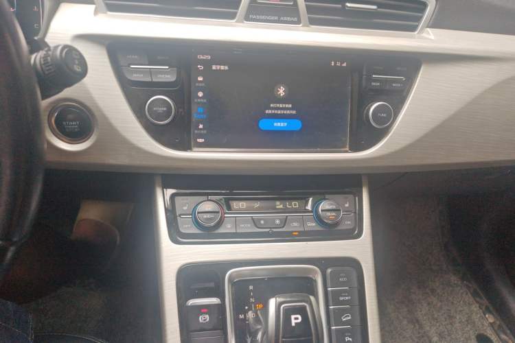 Used Geely Auto Emgrand X7 Sport 2020 1.8TD DCT Two-Wheel Drive Smart Connect 4G-Enabled Version Audio And AC Panel