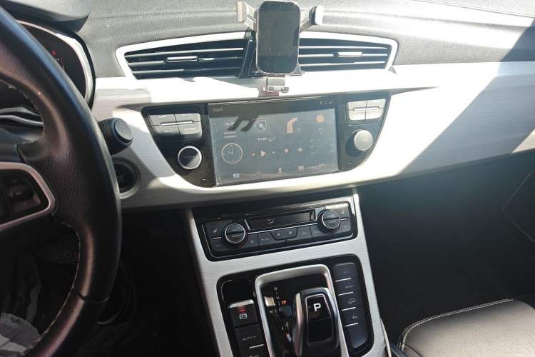 Used Geely Auto Emgrand X7 Sport 2020 1.8TD DCT Two-Wheel Drive Smart Connect 4G-Enabled Version Audio And AC Panel