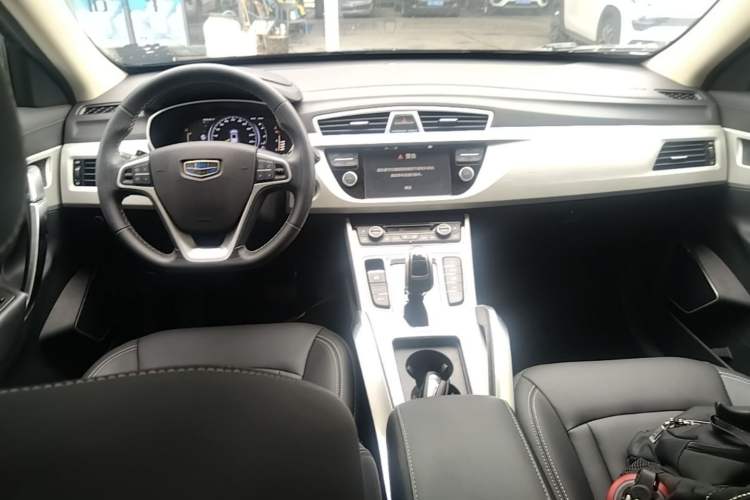 Used Geely Auto Emgrand X7 Sport 2020 1.8TD DCT Two-Wheel Drive Smart Connect 4G-Enabled Version Center Console