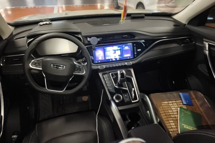 Used Geely Auto Emgrand X7 Sport 2020 1.5TD Automatic Smart Connect PRO Center Console