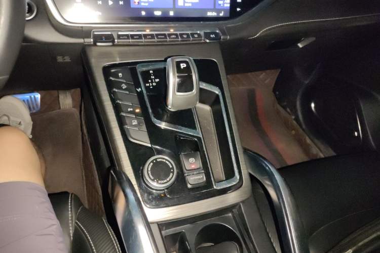 Used Geely Auto Emgrand X7 Sport 2020 1.8TD DCT ZhiZun PRO Gear Lever