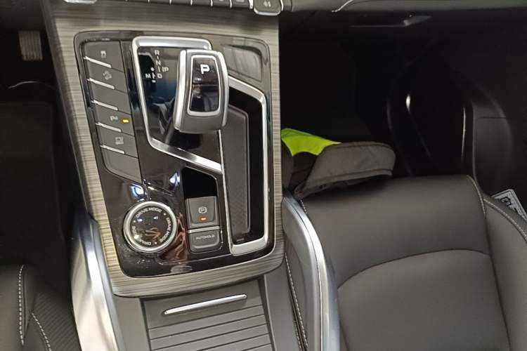 Used Geely Auto Emgrand X7 Sport 2020 1.8TD DCT Smart PRO Gear Lever