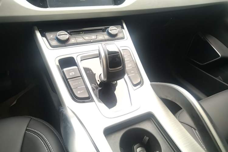 Used Geely Auto Emgrand X7 Sport 2020 1.8TD DCT Two-Wheel Drive Smart Connect 4G-Enabled Version Gear Lever