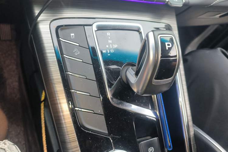 Used Geely Auto Emgrand X7 Sport 2020 1.8TD DCT Smart Connect PRO Gear Lever
