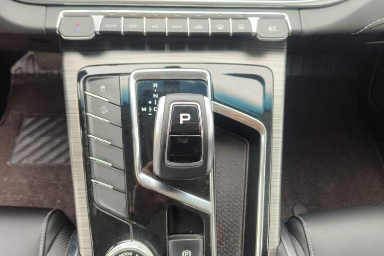 Used Geely Auto Emgrand X7 Sport 2020 1.8TD DCT Smart Connect PRO Gear Lever