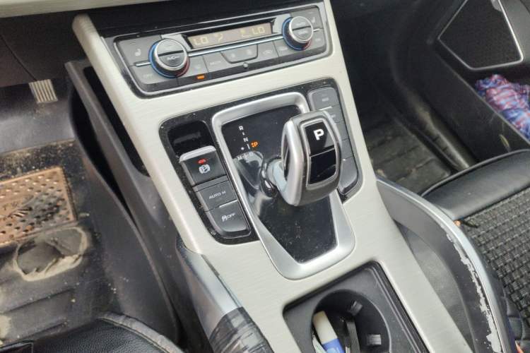 Used Geely Auto Emgrand X7 Sport 2020 1.8TD DCT Two-Wheel Drive Smart Connect 4G-Enabled Version Gear Lever