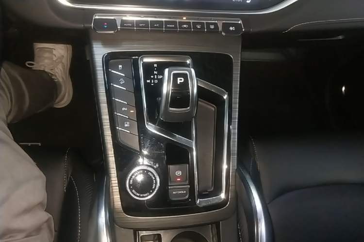 Used Geely Auto Emgrand X7 Sport 2020 1.8TD DCT ZhiZun PRO Gear Lever