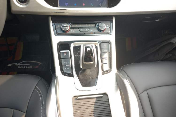 Used Geely Auto Emgrand X7 Sport 2020 1.8TD DCT Two-Wheel Drive Smart Connect 4G-Enabled Version Gear Lever