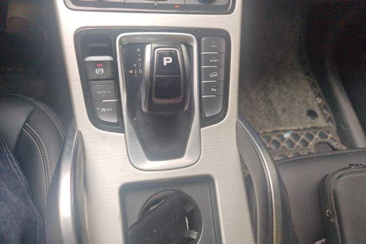 Used Geely Auto Emgrand X7 Sport 2020 1.8TD DCT Two-Wheel Drive Smart Connect 4G-Enabled Version Gear Lever