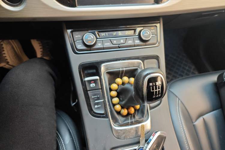 Used Geely Auto Emgrand X7 Sport 2020 1.8TD Manual Two-Wheel Drive Elite Version Gear Lever