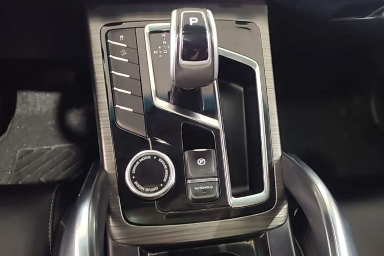 Used Geely Auto Emgrand X7 Sport 2020 1.5TD Automatic Smart Connect PRO Gear Lever