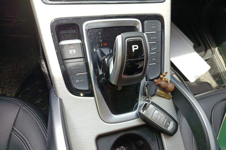 Used Geely Auto Emgrand X7 Sport 2020 1.8TD DCT Two-Wheel Drive Smart Connect 4G-Enabled Version Gear Lever