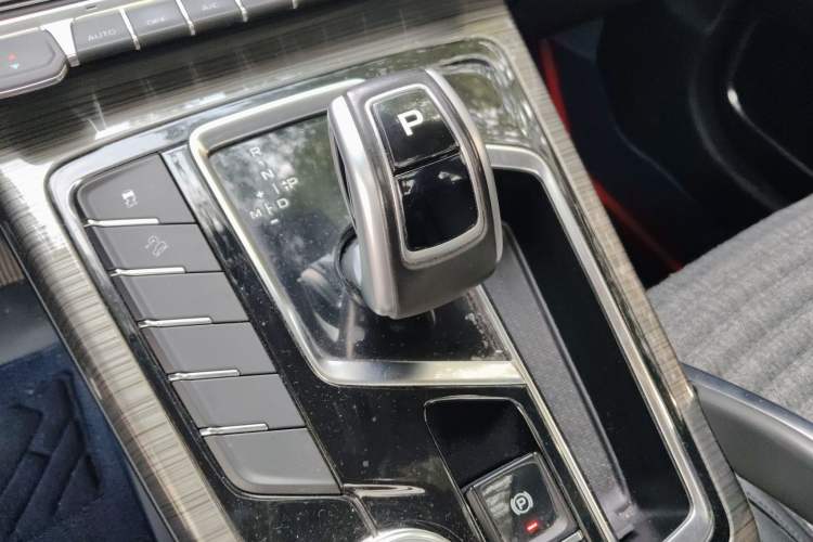 Used Geely Auto Emgrand X7 Sport 2020 1.8TD DCT Smart Connect PRO Gear Lever