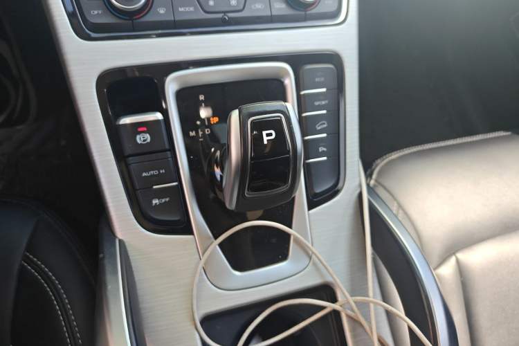 Used Geely Auto Emgrand X7 Sport 2020 1.8TD DCT Two-Wheel Drive Smart Connect 4G-Enabled Version Gear Lever