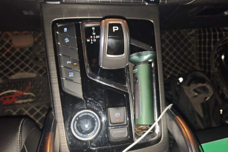 Used Geely Auto Emgrand X7 Sport 2020 1.8TD DCT ZhiZun PRO Gear Lever
