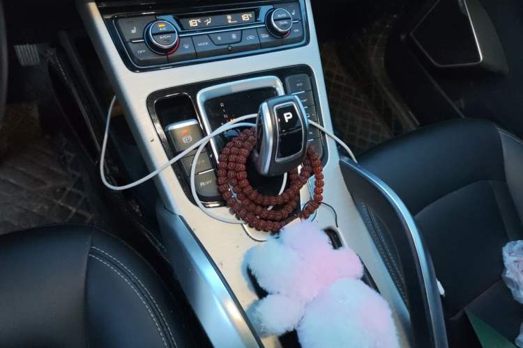 Used Geely Auto Emgrand X7 Sport 2020 1.8TD DCT Two-Wheel Drive Smart Connect 4G-Enabled Version Gear Lever
