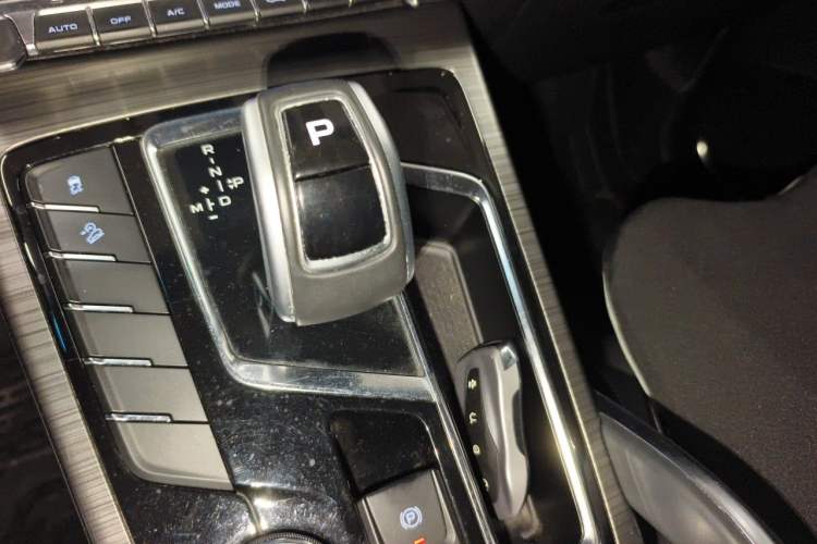 Used Geely Auto Emgrand X7 Sport 2020 1.5TD Automatic Smart Connect PRO Gear Lever