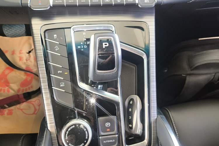 Used Geely Auto Emgrand X7 Sport 2020 1.8TD DCT Smart PRO Gear Lever