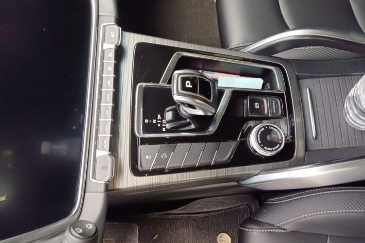 Used Geely Auto Emgrand X7 Sport 2020 1.8TD DCT Smart Connect PRO Gear Lever