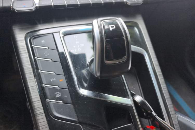 Used Geely Auto Emgrand X7 Sport 2020 1.8TD DCT Smart PRO Gear Lever