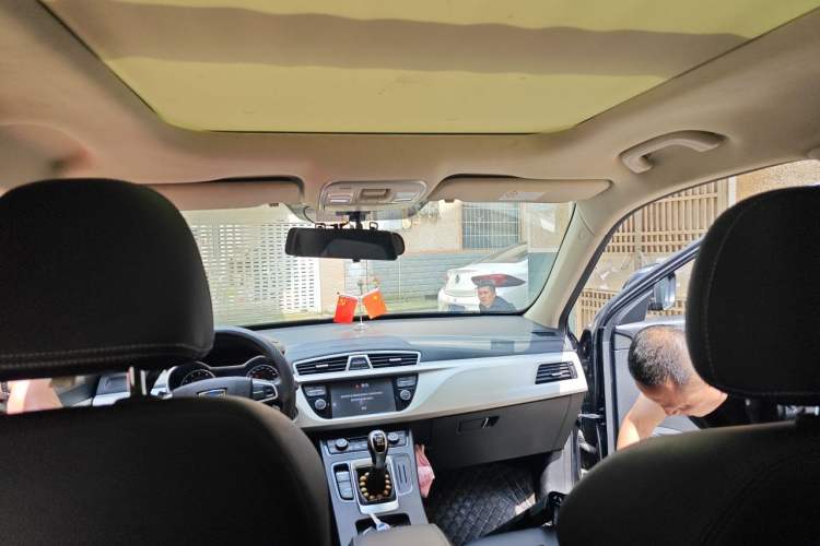 Used Geely Auto Emgrand X7 Sport 2020 1.8TD Manual Two-Wheel Drive Elite Version Headliner