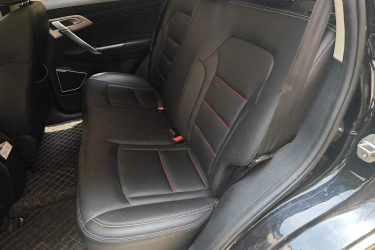 Used Geely Auto Emgrand X7 Sport 2020 1.8TD Manual Two-Wheel Drive Elite Version Left Rear Seat