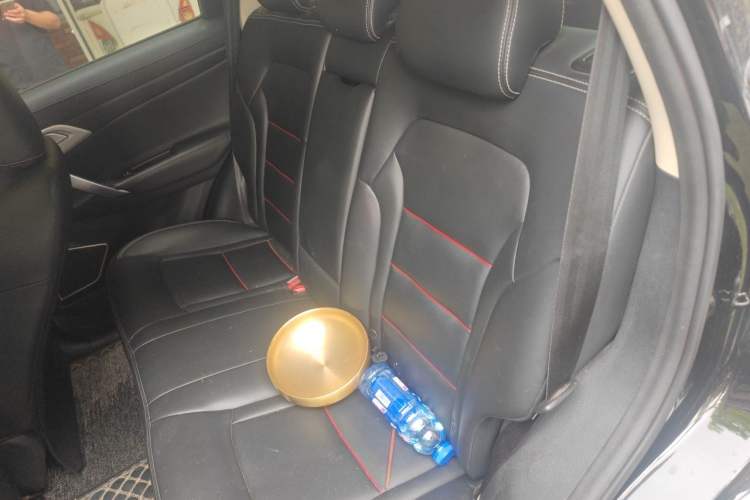 Used Geely Auto Emgrand X7 Sport 2020 1.8TD DCT Two-Wheel Drive Smart Connect 4G-Enabled Version Left Rear Seat