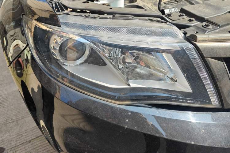 Used Geely Auto Emgrand X7 Sport 2020 1.8TD Manual Two-Wheel Drive Elite Version Right Front Headlight