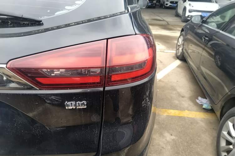 Used Geely Auto Emgrand X7 Sport 2020 1.8TD DCT Two-Wheel Drive Smart Connect 4G-Enabled Version Right Rear Taillight