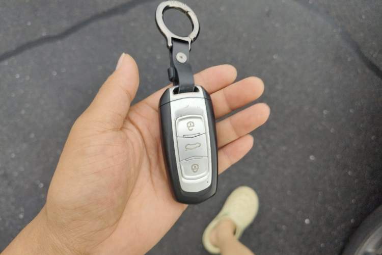 Used Geely Auto Emgrand X7 Sport 2020 1.8TD DCT Two-Wheel Drive Smart Connect 4G-Enabled Version Vehicle Key