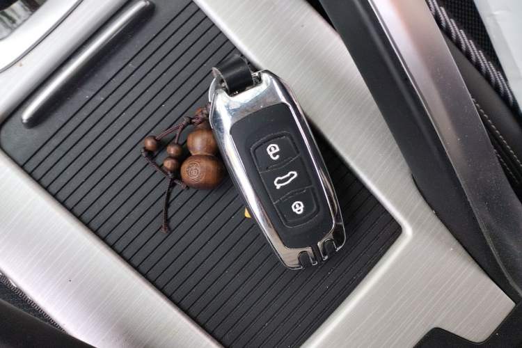 Used Geely Auto Emgrand X7 Sport 2020 1.8TD DCT Two-Wheel Drive Smart Connect 4G-Enabled Version Vehicle Key