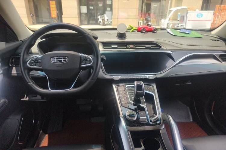 Used Geely Auto Emgrand X7 Sport 2020 1.5TD Automatic Smart Connect PRO Center Console