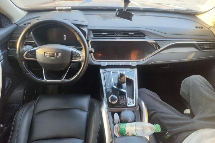 Used Geely Auto Emgrand X7 Sport 2020 1.5TD Automatic Smart Connect PRO Center Console