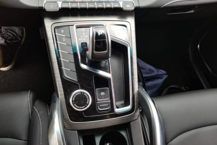 Used Geely Auto Emgrand X7 Sport 2020 1.5TD Automatic Smart Connect PRO Gear Lever